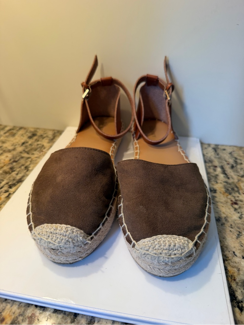 🩷Size 7 Women's Brown Espadrille Ankle-Strap Flats with Suede Upper EUC
